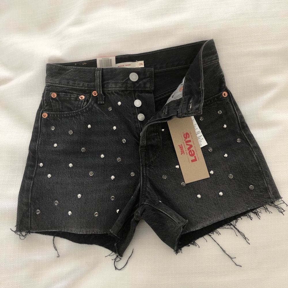 NWT Levi’s Studded High Rise Wedgie Shorts, Sz 24